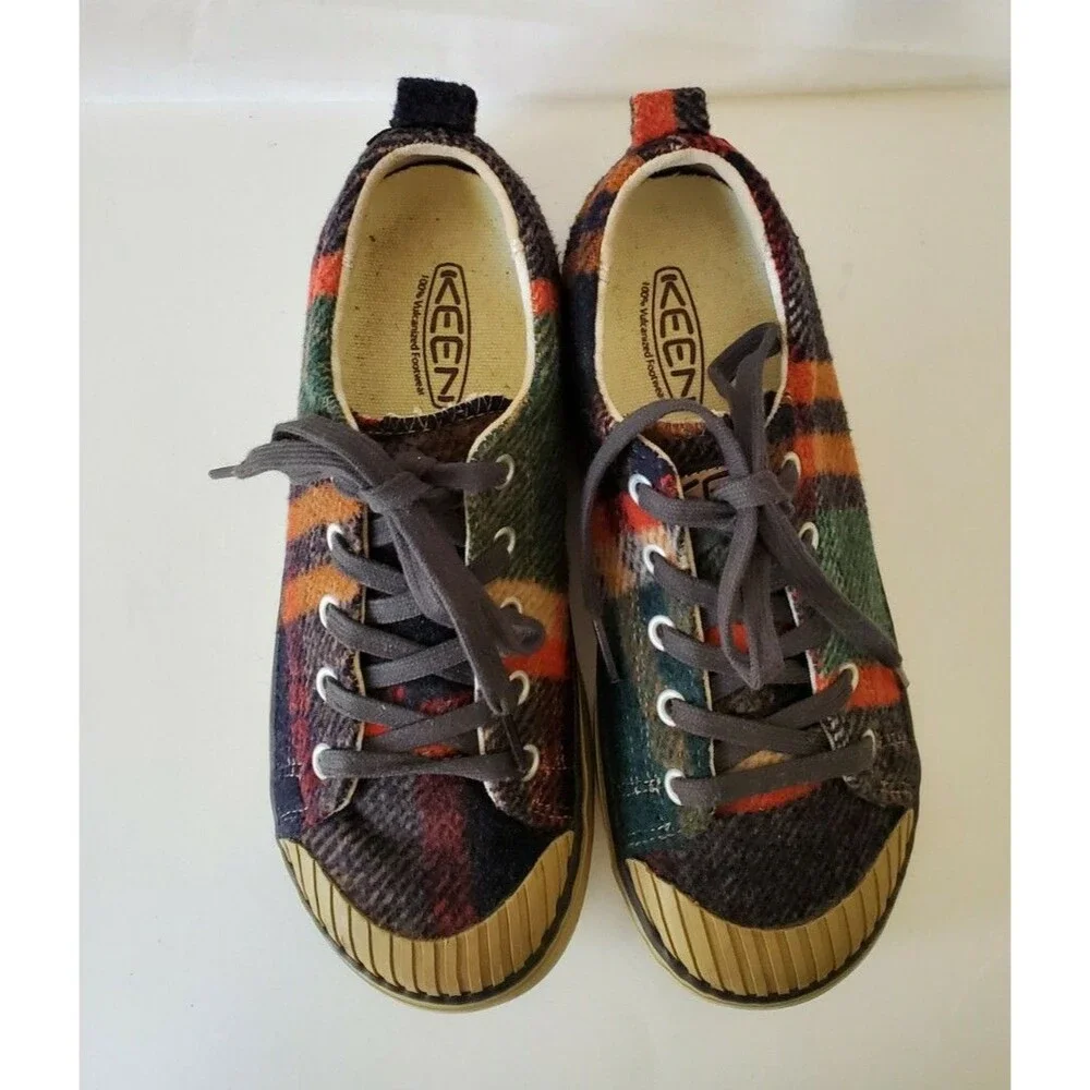 Keen Women Shoe Elsa Fleece plaid Size 5.5 W Athletic Fashion Sneakers 1017967
